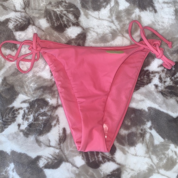 Bikini Set - Picture 3 of 3